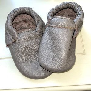 Bird Rock Baby moccasins pewter 5.5